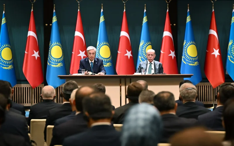 Qasym-Jomart Toqaev pen Rejep Taııp Erdoǵan BAQ ókilderi úshin brıfıng ótkizdi