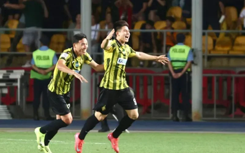 16-летний игрок «Кайрата» Дастан Сатпаев вышел на замену