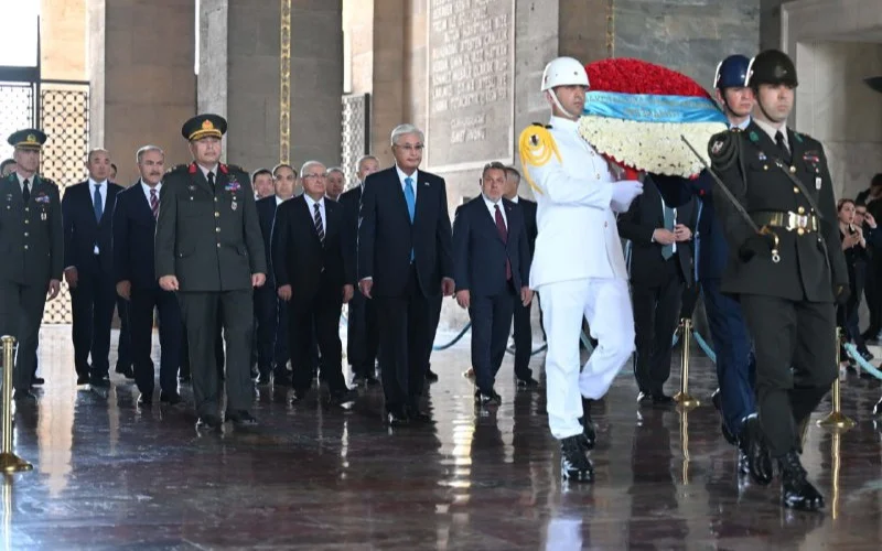 Касым-Жомарт Токаев посетил мавзолей Мустафы Кемаля Ататюрка
