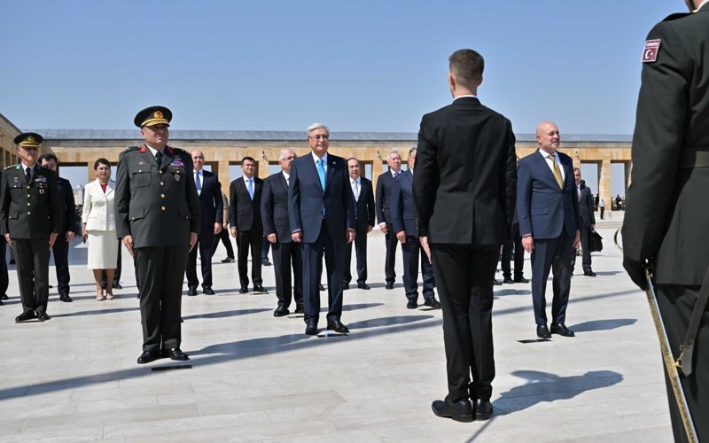 Касым-Жомарт Токаев посетил мавзолей Мустафы Кемаля Ататюрка