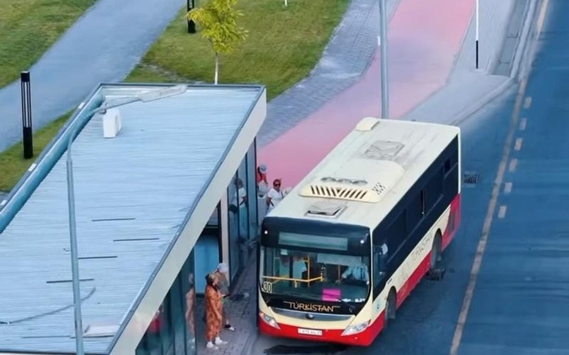 avtobýs, qoǵamdyq kólik, aıaldama