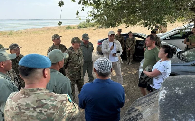 Министр обороны — о крушении вертолета: Делаем все, чтобы  установить судьбу экипажа 