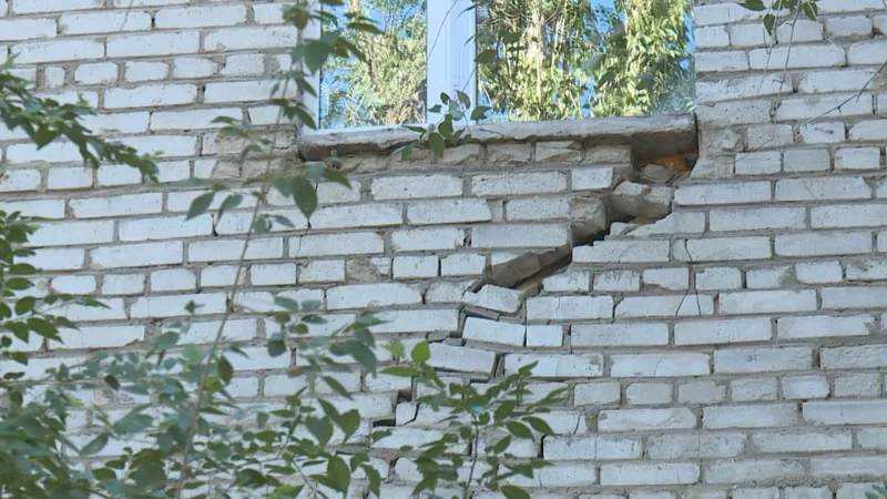 Аварийное жилье в Приозерске: восемь домов под угрозой обрушения, капитальный ремонт буксует