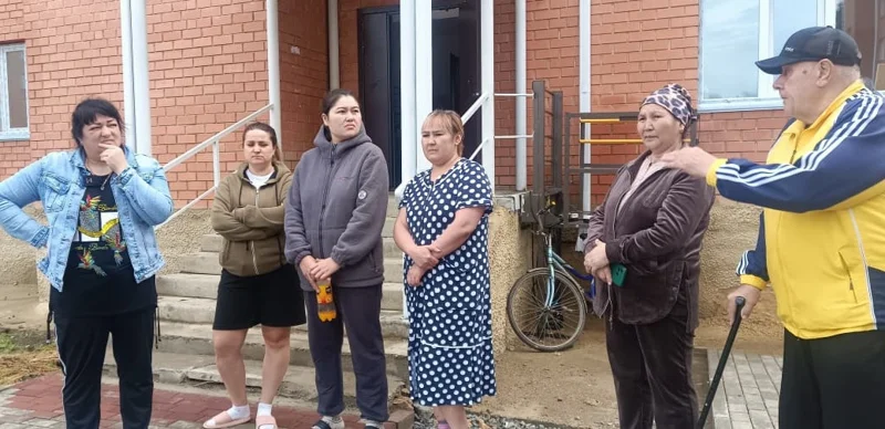 Мамы вынуждены поднимать детей-инвалидов на третий этаж вручную в Акмолинской области