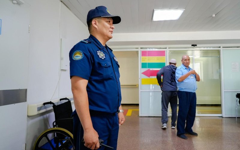 Endi polıtsııa aýrýhanalardy táýlik boıy kúzetedi