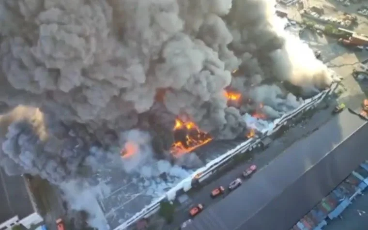 МЧС: Пожарные вручную вскрывали ворота на месте ЧП в «Биг Шанхае»