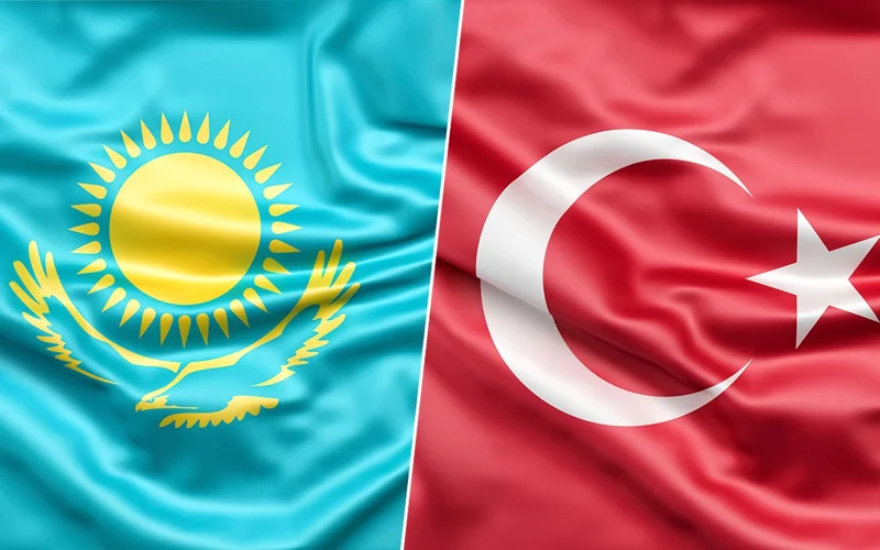 флаги Казахстана и Турции
