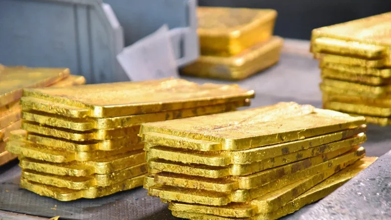 Алтын бағасы төмендеп, қоры артты