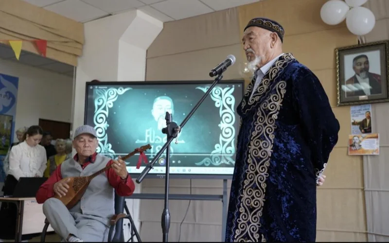 Astanada Abaıdyń 180 jyldyǵyna oraı poezııalyq-mýzykalyq kesh ótti