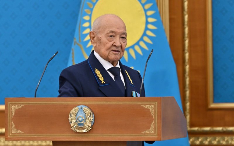 Президент присвоил звание «Қазақстанның Еңбек Ері» ветерану КТЖ Калтаю Самбетову Президент присвоил звание «Қазақстанның Еңбек Ері» ветерану КТЖ Калтаю Самбетову
