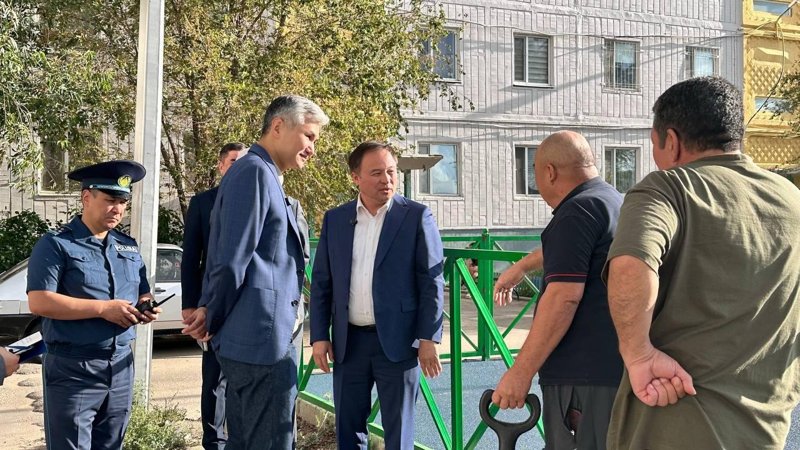 Ұлытау облысының әкімі Жезқазған қаласындағы аулалардағы ойын алаңдарының жай-күйін тексерді Ұлытау облысының әкімі Жезқазған қаласындағы аулалардағы ойын алаңдарының жай-күйін тексерді