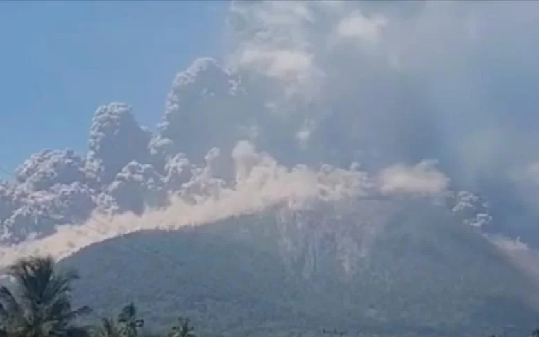 Стратовулкан Левотоби Лаки-Лаки вновь активизировался в Индонезии 