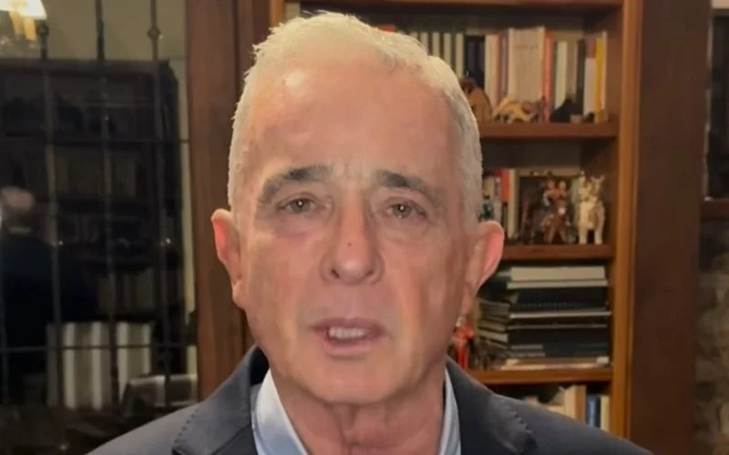  Альваро Урибе 