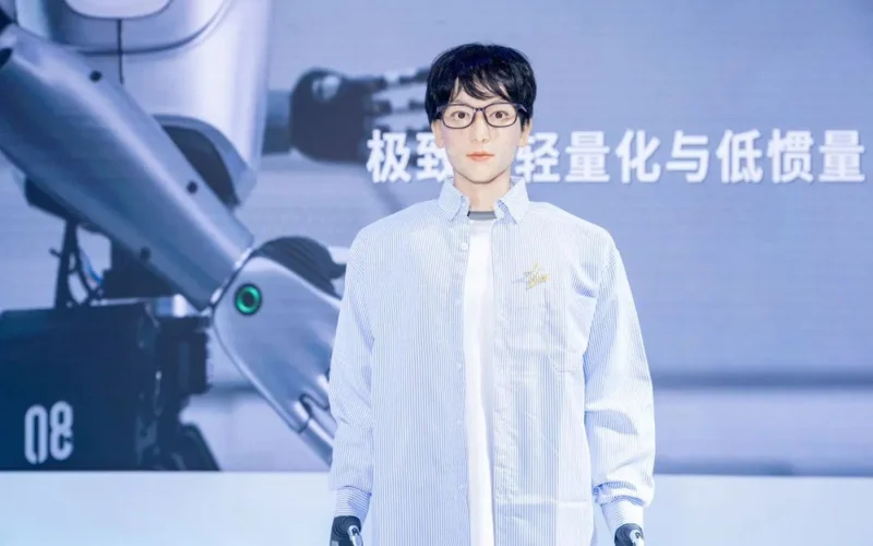 Впервые робот поступил в докторантуру в Китае