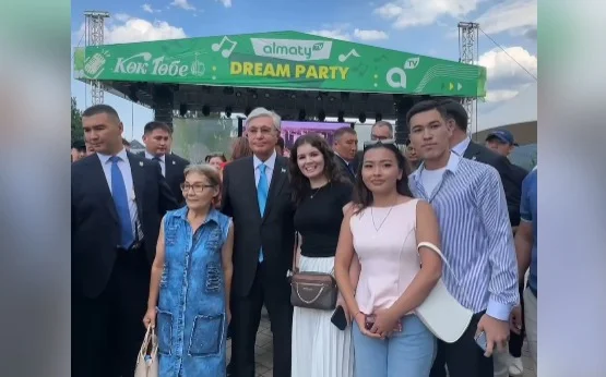 Президент Казахстана встретился с алматинцами на Коктобе