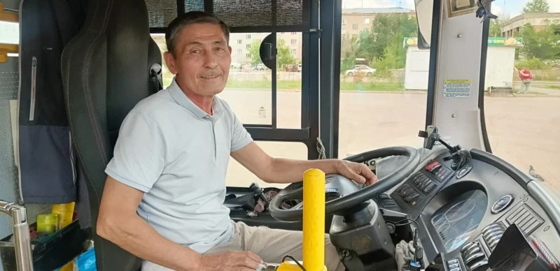 Около 40 лет жизни посвятил перевозке пассажиров водитель из Кокшетау