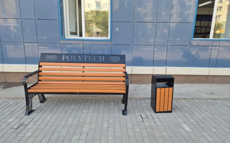 Разработку студенток — скамейки из переработанного пластика — установили в Балхаше