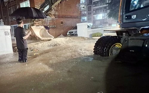 More than 2,500 evacuated after heavy rains inundate southern regions