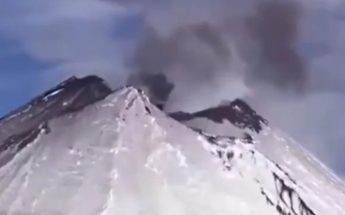 Klyuchevskaya Sopka volcano in Russia’s Far East sends ash plume 6.5 km high