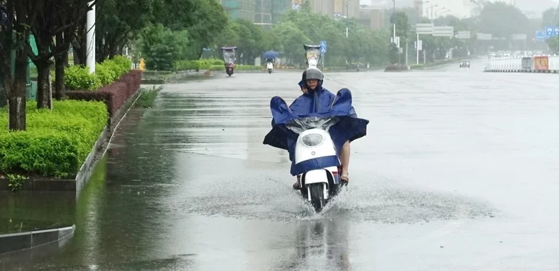 Beijing issues highest rainstorm alert, evacuates over 82,000 residents