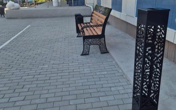Разработку студенток - скамейки из переработанного пластика- установили в Балхаше Разработку студенток - скамейки из переработанного пластика- установили в Балхаше