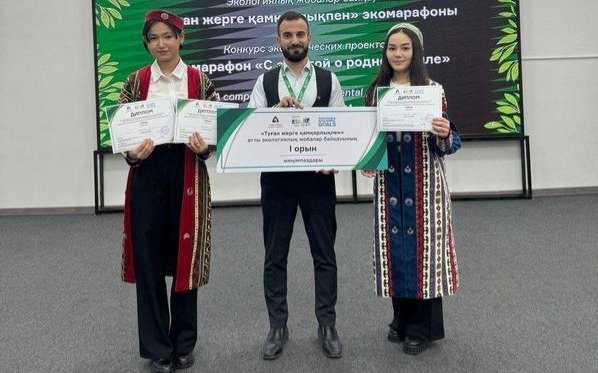 Разработку студенток - скамейки из переработанного пластика- установили в Балхаше Разработку студенток - скамейки из переработанного пластика- установили в Балхаше