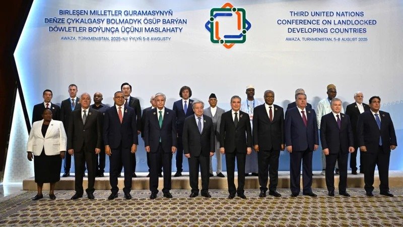 Kazakh President arrives at Avaza Congress Center 
