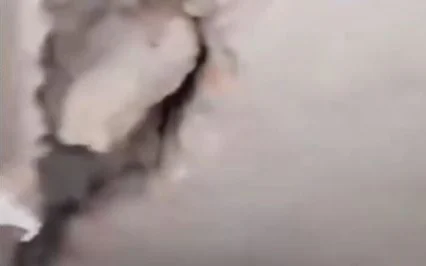 трещины в стенах школы