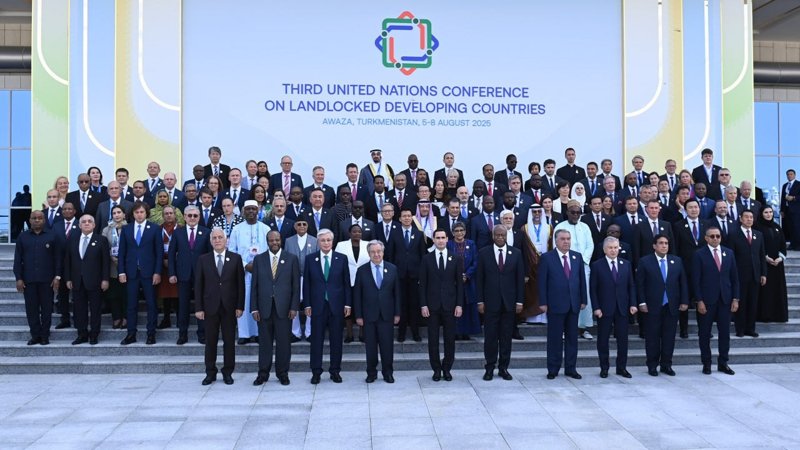 Delegatsııa basshylary birge sýretke tústi Delegatsııa basshylary birge sýretke tústi