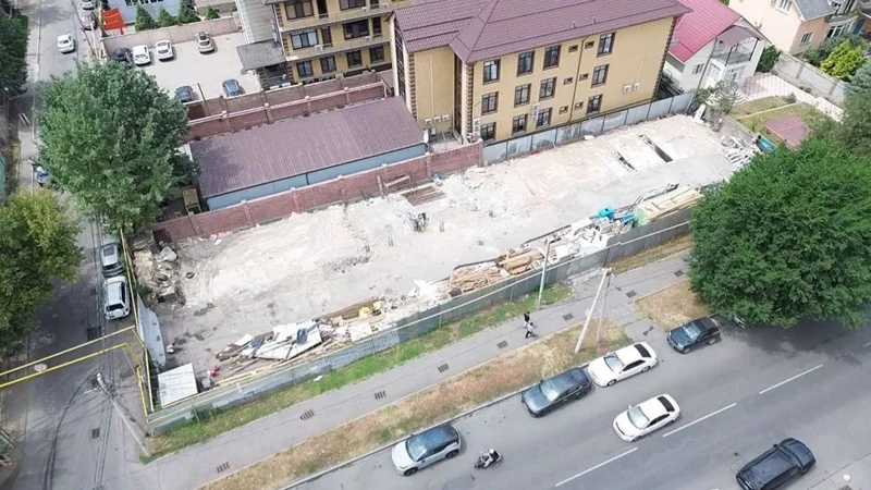 Очередная автомойка ушла под снос в Алматы