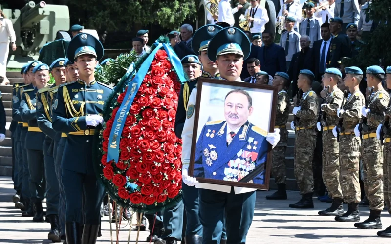 «Казахстан никогда тебя не забудет»: в Алматы простились с космонавтом Талгатом Мусабаевым