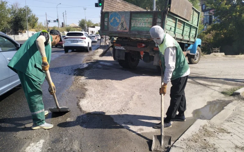 Shymkent: «Taza Qazaqstan» aktsııasy aıasynda Eńbekshi aýdanynda tazalyq jumystary júrgizildi