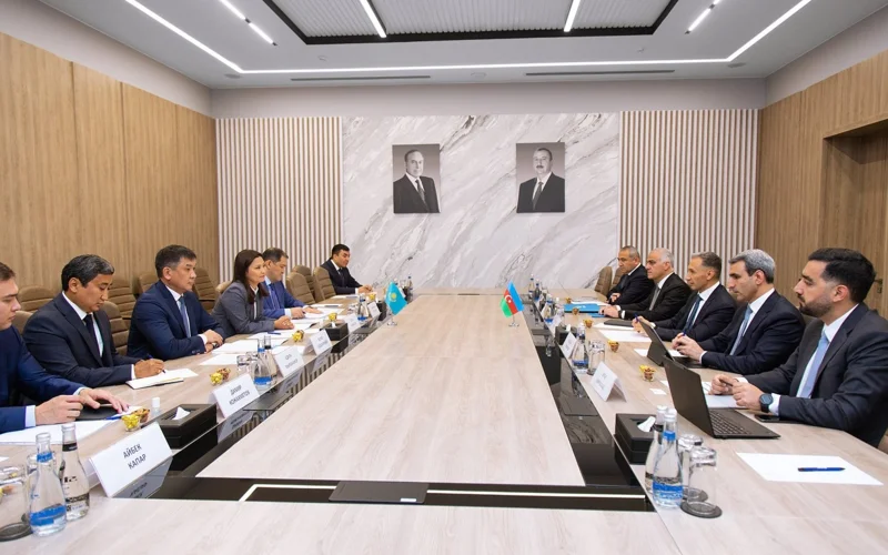 Azerbaijan, Kazakhstan debate dev't of Middle Corridor, digitalization of logistics routes