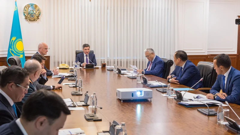 Олжас Бектенов провел совещание о ходе исполнения поручений Президента по модернизации и реконструкции международных автомобильных пунктов пропуска