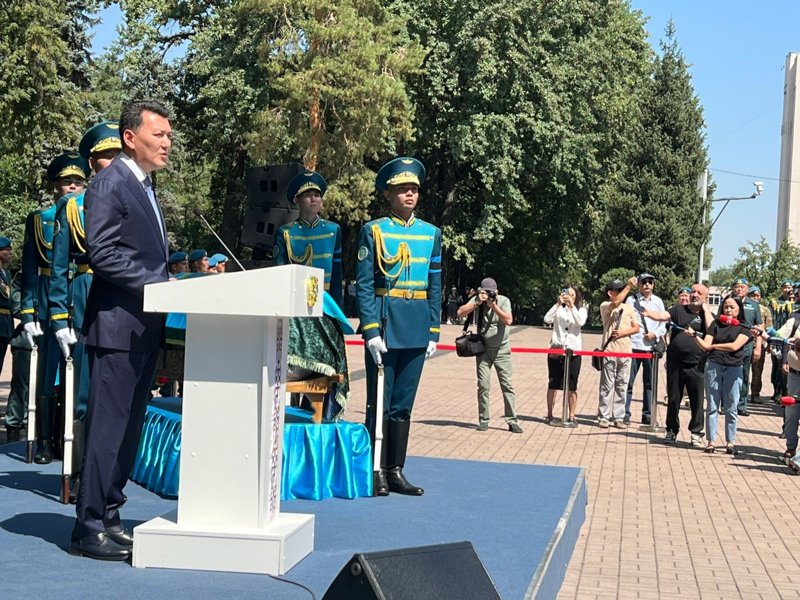 В Алматы прощаются с космонавтом Талгатом Мусабаевым В Алматы прощаются с космонавтом Талгатом Мусабаевым