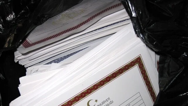 Фальшивые дипломы и поддельные права: в Турции раскрыт масштабный скандал с e-подписями