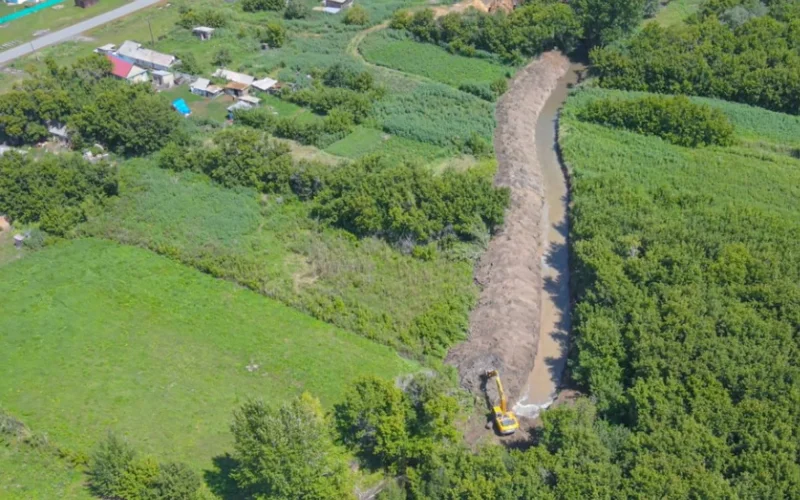 В ВКО укрепляют берега и русла рек