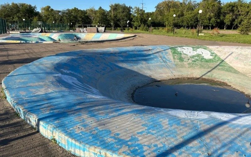 Разрушенные скейт-парки в Петропавловске стали опасными для детей