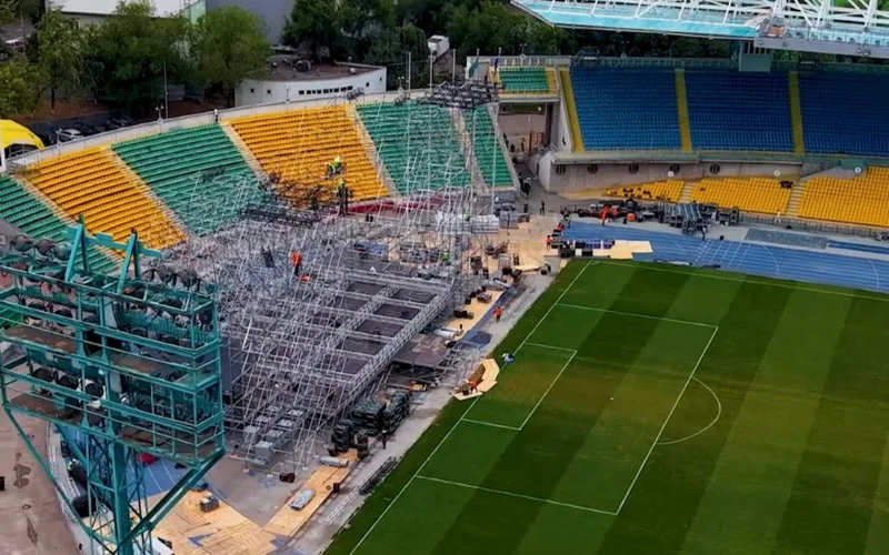 Djeı Lonyń kontsertine daıyndyq jumystary