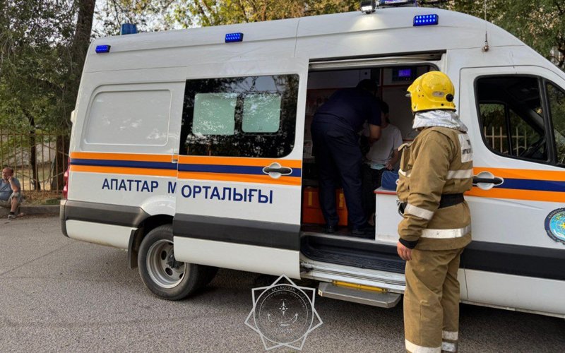 Tarazda kópqabatty turǵyn úıdegi órtten adamdar qutqaryldy