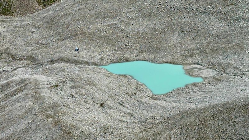 МЧС сбрасывает воду из 15 наиболее опасных моренных озер Казахстана