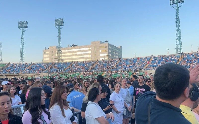 Jennifer Lopez Fans from over 30 countries flock to Almaty to attend Jennifer Lopez concert