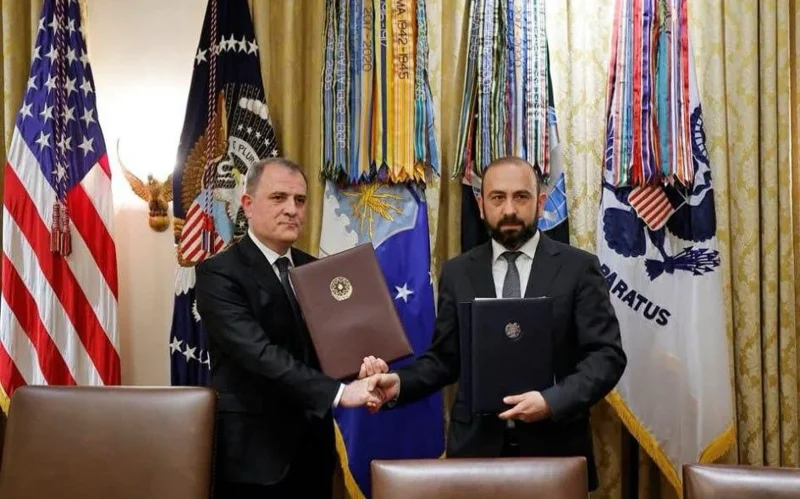 Азербайджан и Армения обнародовали текст парафированного мирного соглашения