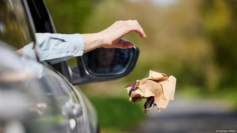 Италияда қоқыс тастағандарға 18 мың еуроға дейін айыппұл салынады