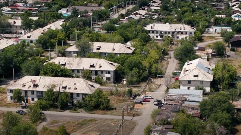 «Таза қала» Шахтинскте: Жалғыз саябақ, ескірген үйлер мен ойын алаңдары «Таза қала» Шахтинскте: Жалғыз саябақ, ескірген үйлер мен ойын алаңдары