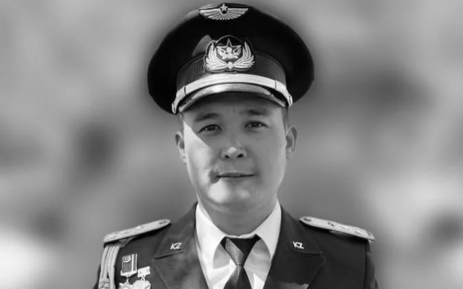 бүгін әскери ұшқыштардың бірі Бахтияр Ержігітовті туыстары жер қойнына тапсырды 