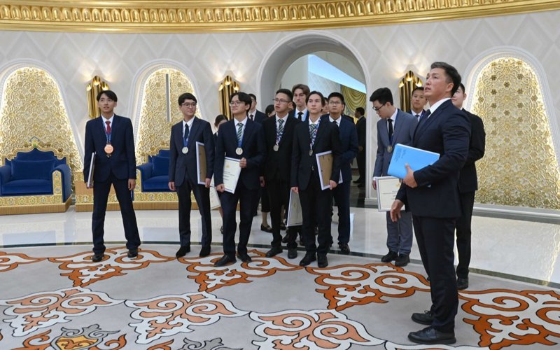 Касым-Жомарт Токаев наградил победителей и призеров международных олимпиад