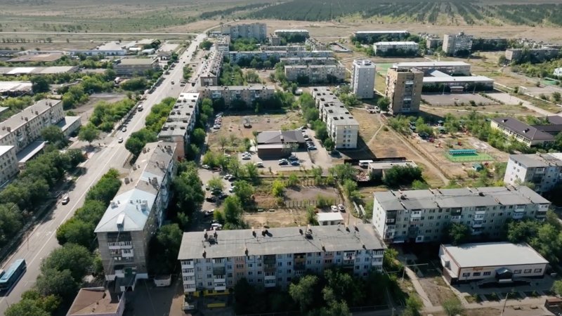 «Таза қала» Шахтинскте: Жалғыз саябақ, ескірген үйлер мен ойын алаңдары «Таза қала» Шахтинскте: Жалғыз саябақ, ескірген үйлер мен ойын алаңдары
