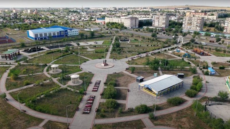 «Таза қала» в Шахтинске: единственный парк, обветшавшие дома и игровые площадки