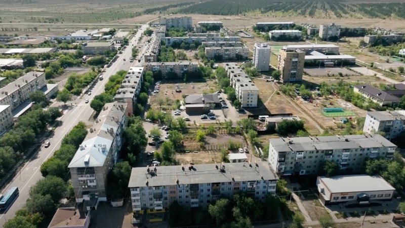 «Таза қала» в Шахтинске: единственный парк, обветшавшие дома и игровые площадки